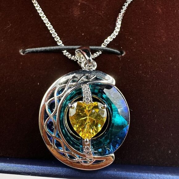 NIB, Redbee 18k GP, white gold over s925, Moon and yellow Heart necklace! - Picture 9 of 13